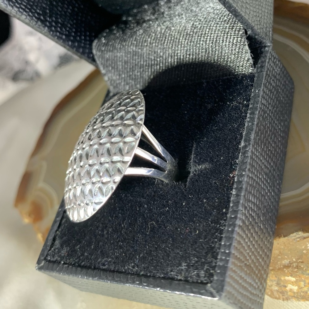 STERLING SILVER ROUND ETCHED RING SIZE 6 - Picture 4 of 5